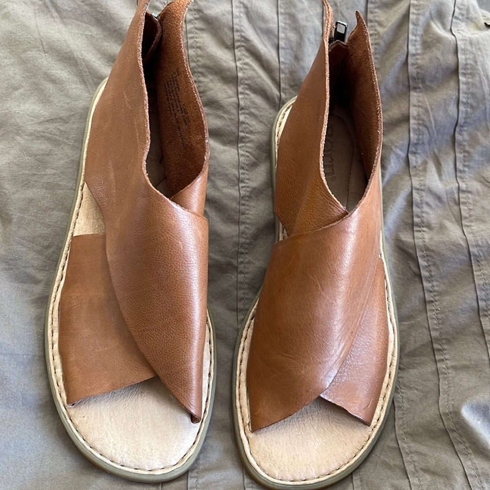 Womens born idea sandals size 6M